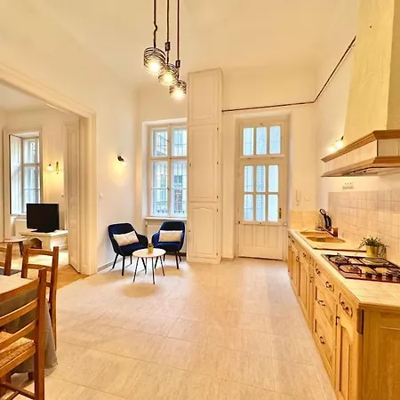 Classic Andrassy Apartmán *